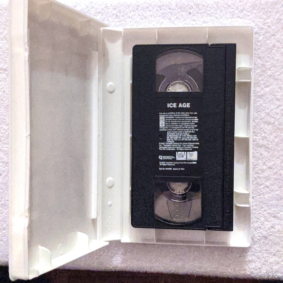 VHS: Ice Age - Picture 3 of 4